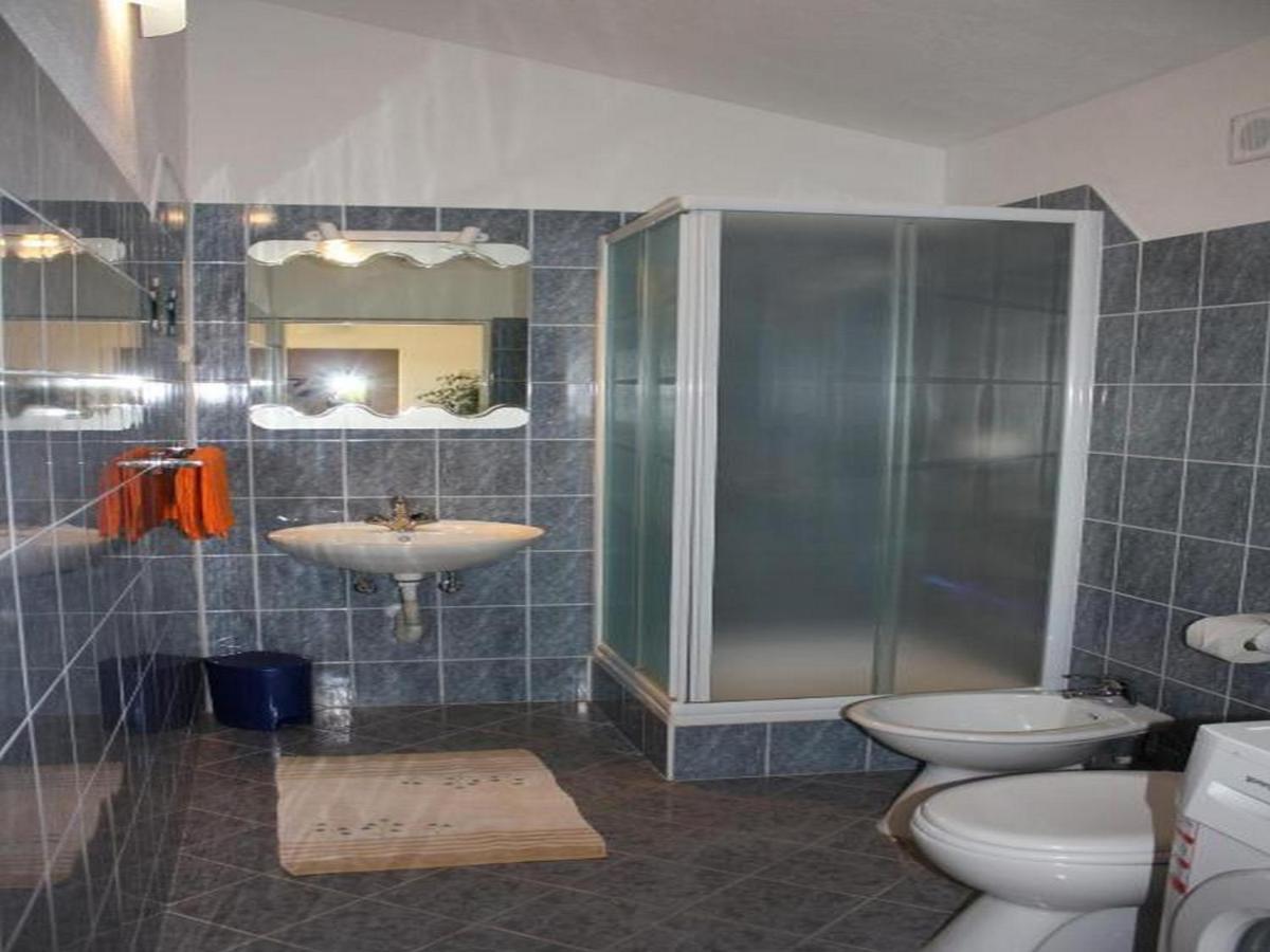 Apartments Racic Бол Екстер'єр фото
