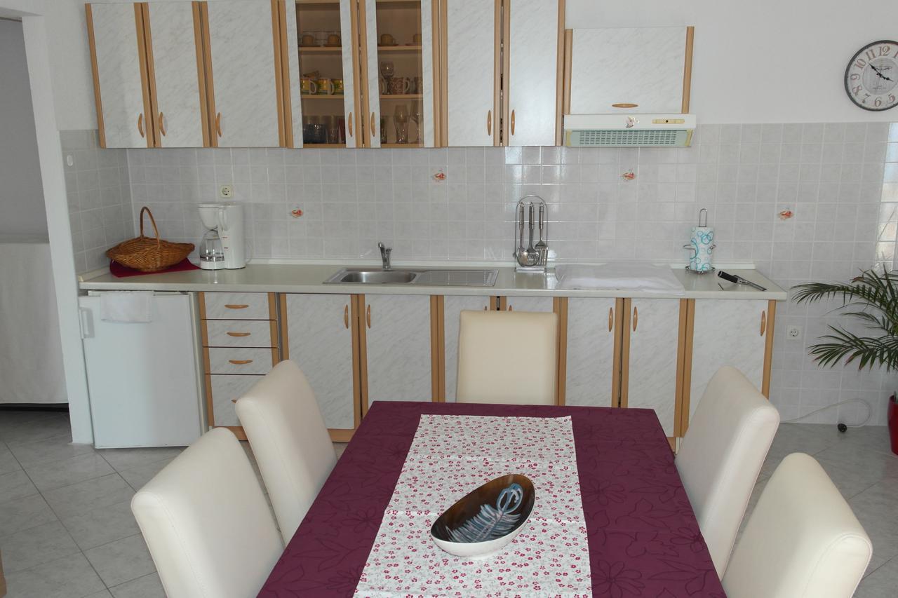 Apartments Racic Бол Екстер'єр фото